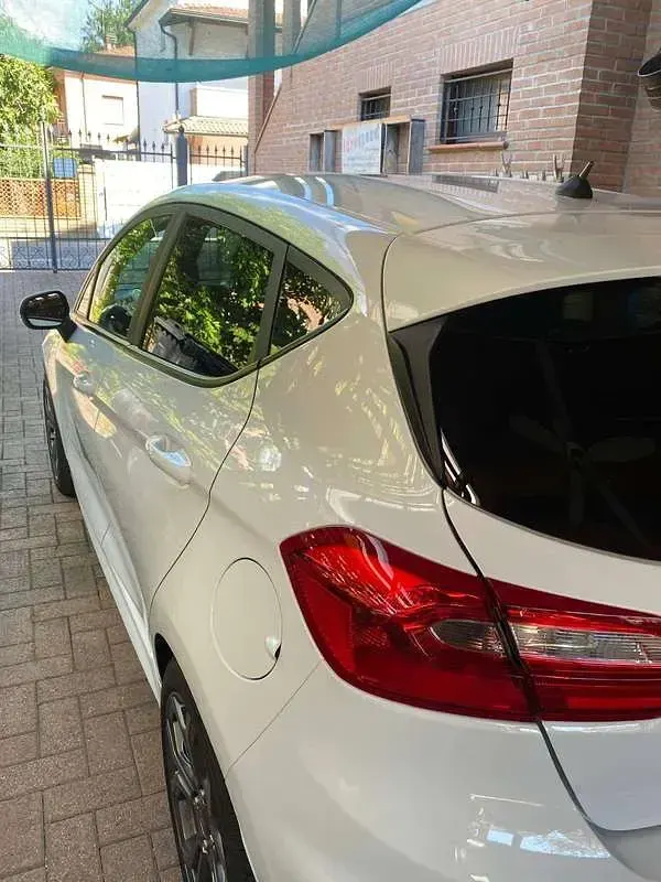 Usata Ford Fiesta ST-Line 86 CV (63 kW) 2018 Bianco Utilitaria
