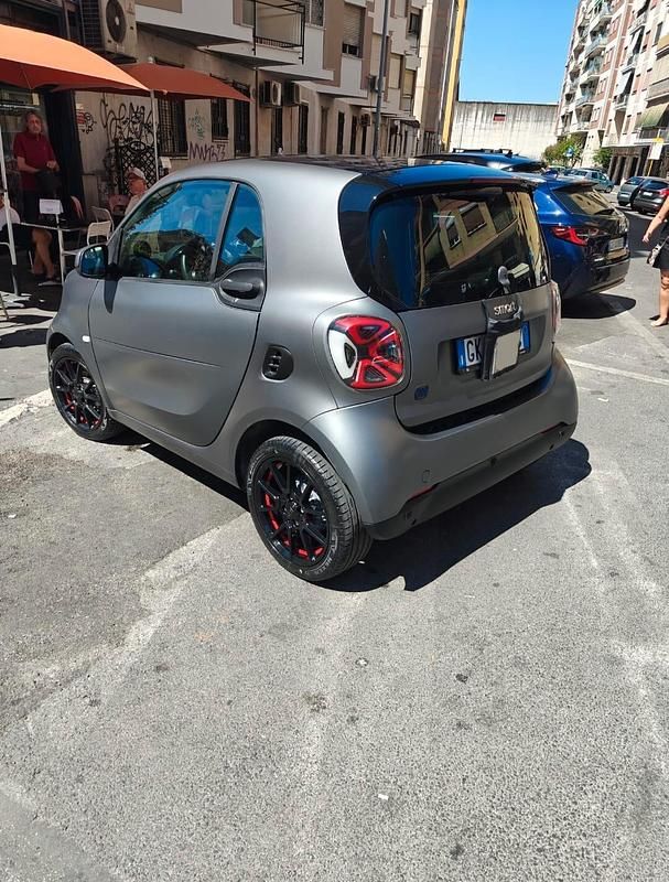 Usata Smart ForTwo Electric Drive Passion 41 kW (56 CV) 2023 Grigio Berlina