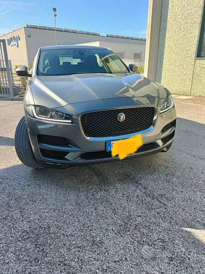 Usata Jaguar F-Pace 180 CV (132 kW) 2018 Grigio SUV