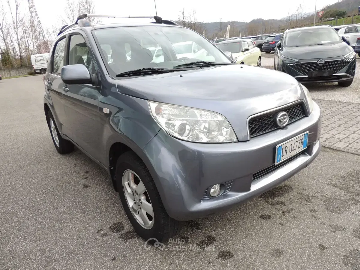 Usata Daihatsu Terios 105 CV (77 kW) 2008 Argento SUV