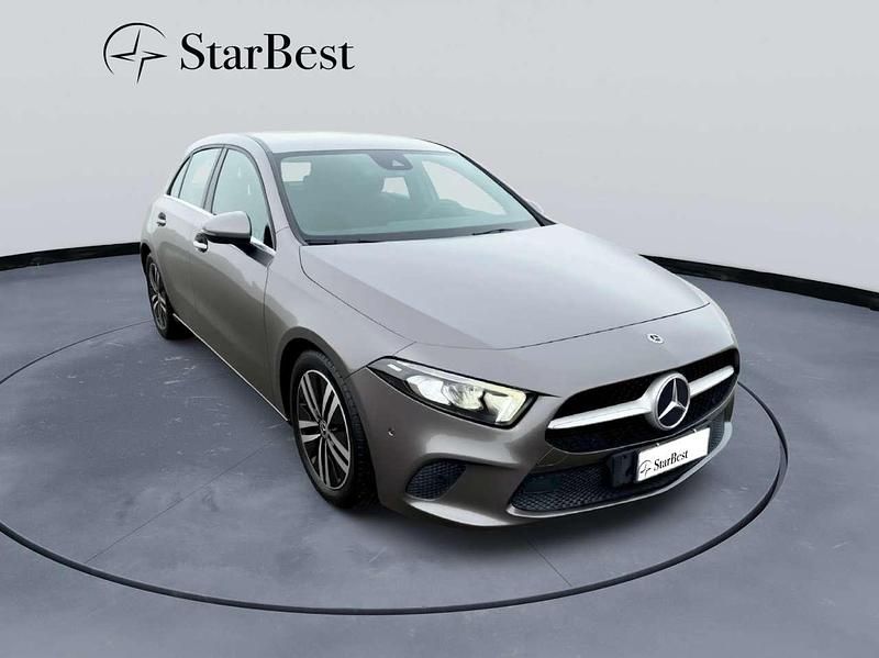 Usata Mercedes A180 Business 116 CV (85 kW) 2019 Grigio selenite
