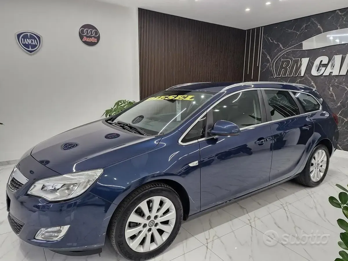 Usata Opel Astra 110 CV (80 kW) 2011 Blu Station wagon