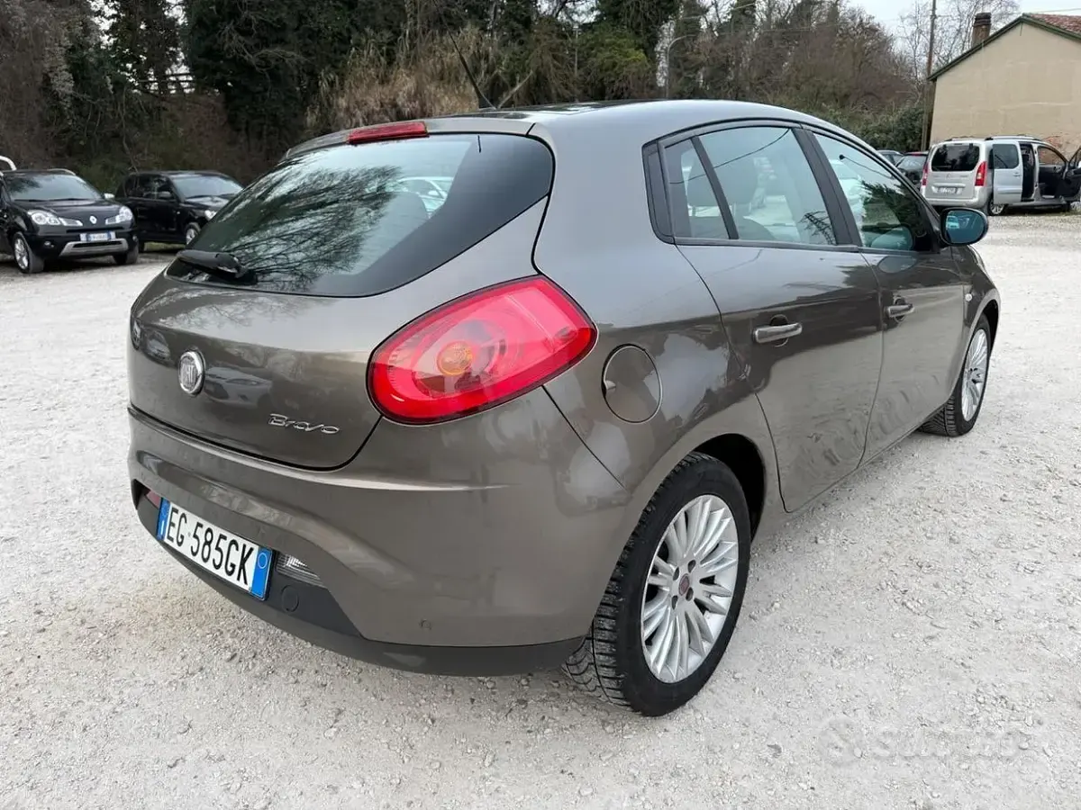 Usata Fiat Bravo Active 90 CV (66 kW) 2011 Marrone Utilitaria