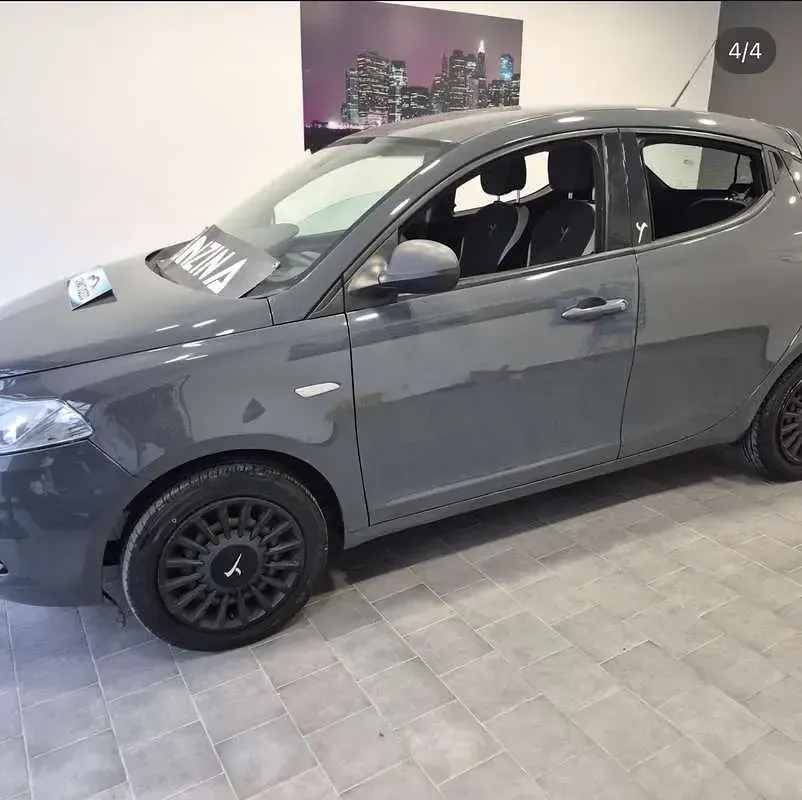 Usata Lancia Ypsilon 69 CV (50 kW) 2015 Utilitaria