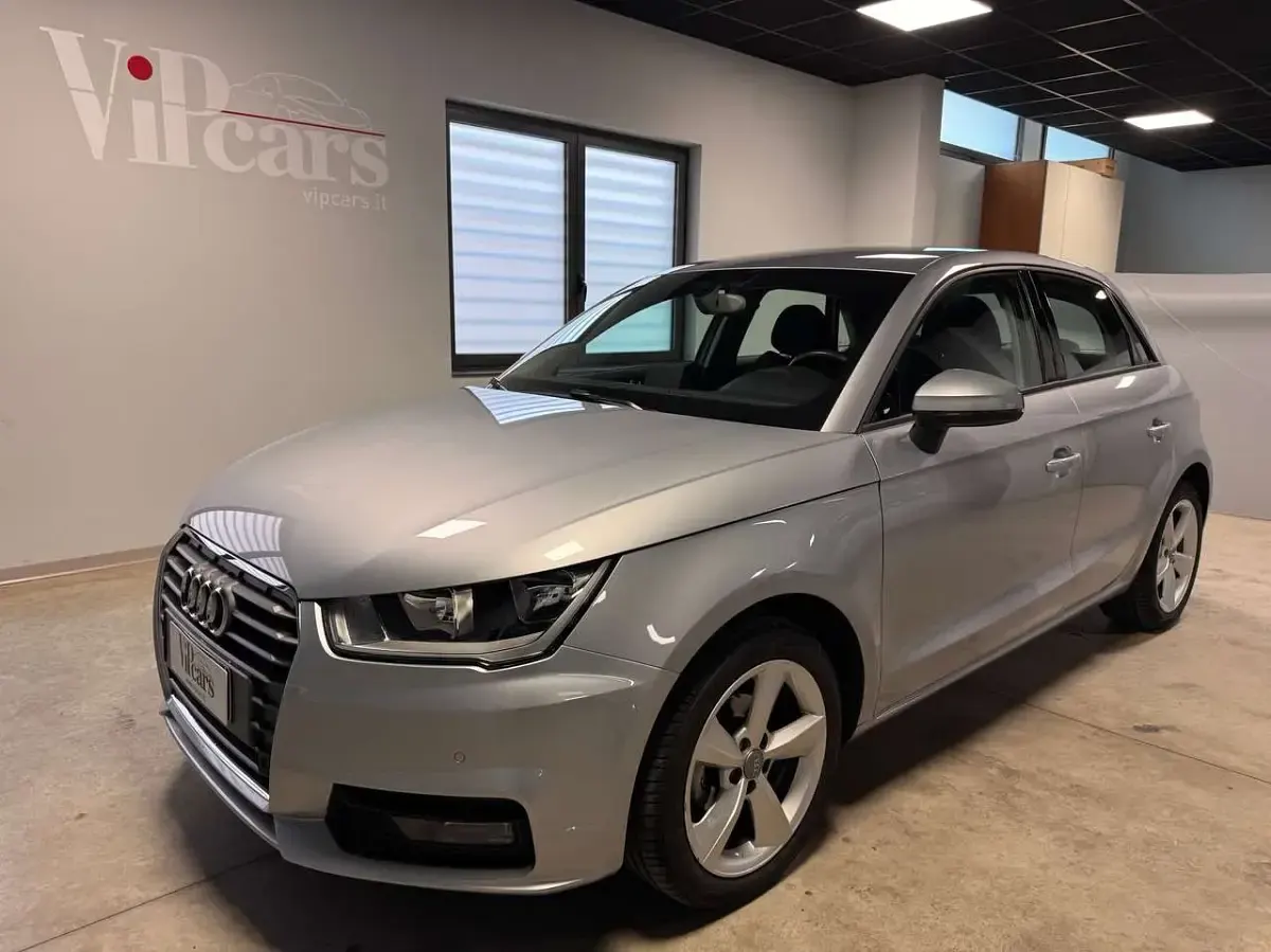 Usata Audi A1 Sportback Ambiente 90 CV (66 kW) 2016 Argento reflex Utilitaria
