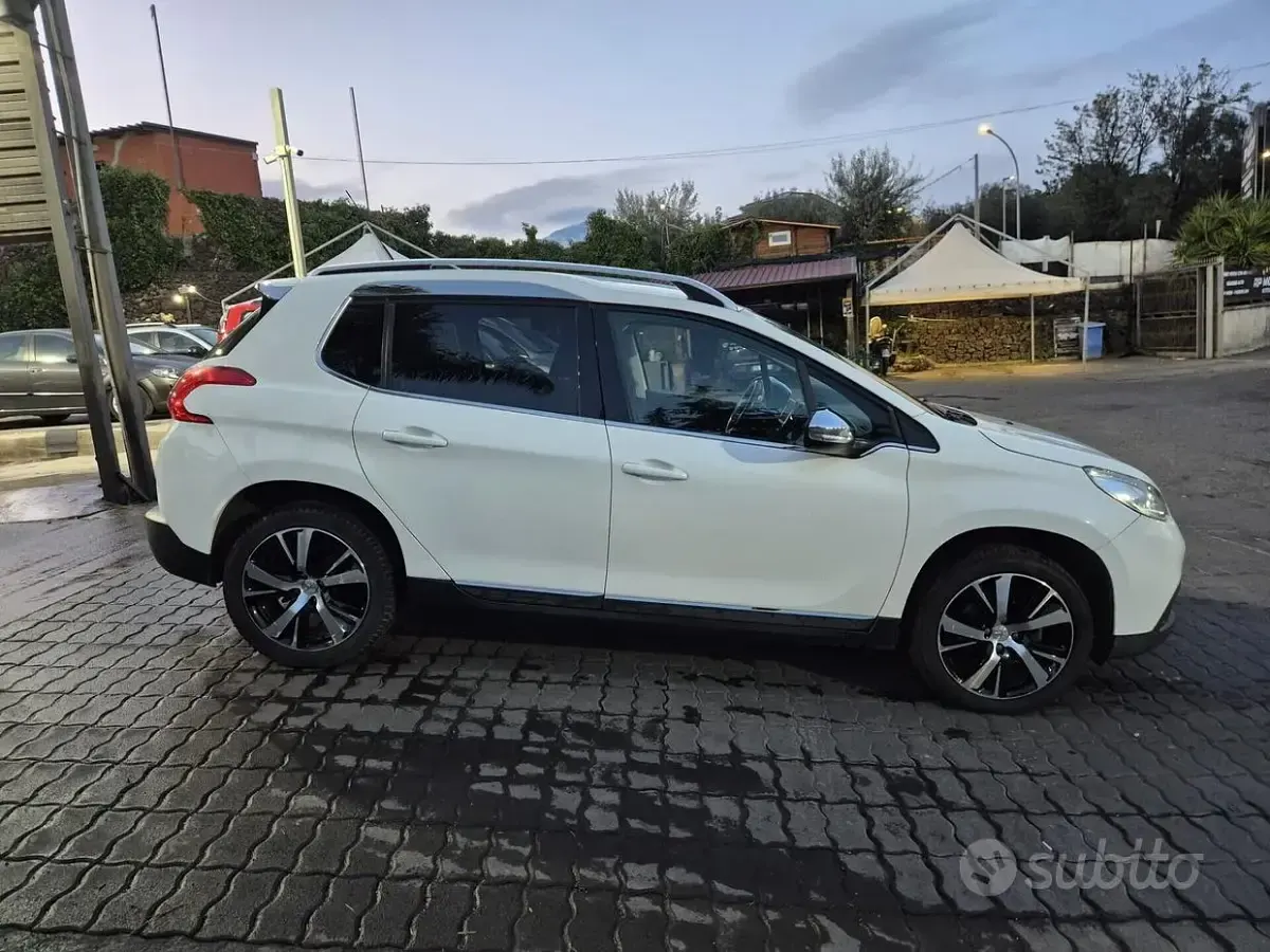 Usata Peugeot 2008 Allure 115 CV (84 kW) 2015 Bianco SUV