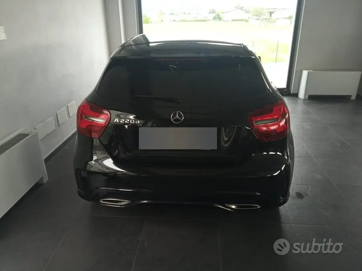 Usata Mercedes 220 AMG line 177 CV (130 kW) 2016 Nero Berlina