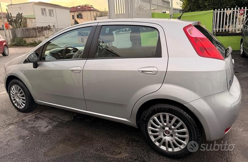 Usata Fiat Punto Street 69 CV (50 kW) 2015 Grigio Utilitaria