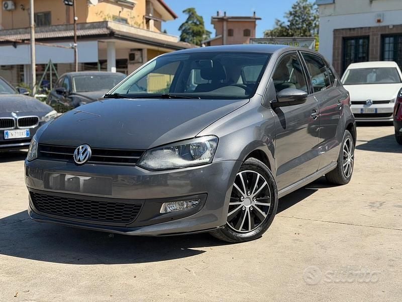 Usata VW Polo Trendline 90 CV (66 kW) 2014 Grigio Berlina