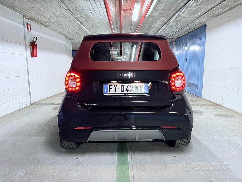 Nero Usata 2019 Smart ForTwo Cabrio Superpassion Cabrio | 21.900 € (Molto cara) - Immagine 1/4
