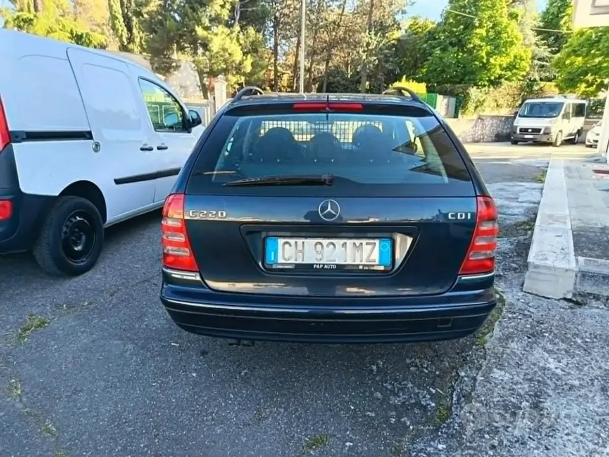 Usata Mercedes C220 Elegance 143 CV (105 kW) 2004 Nero Station wagon