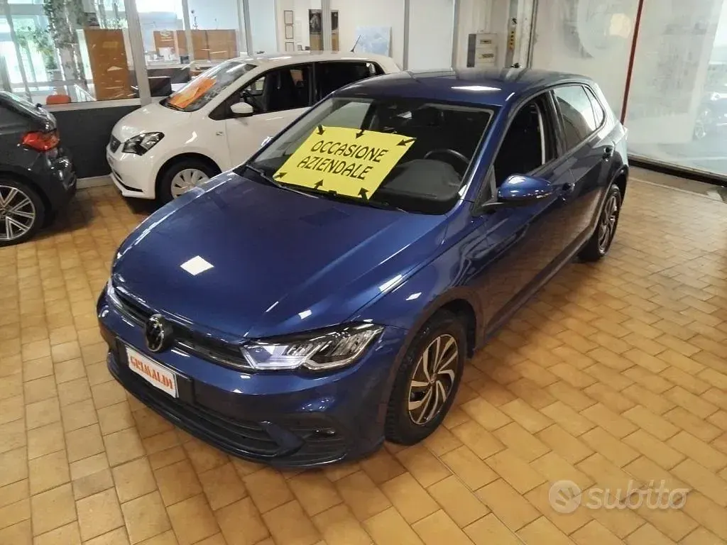 Usata VW Polo Life 95 CV (69 kW) 2023 Reef blue met / metallizzato Utilitaria