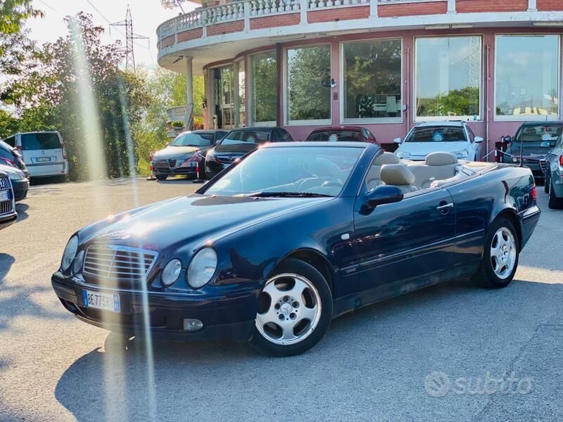 Blu Usata 1999 Mercedes CLK200 Elegance Cabrio | 6500 € (Buon prezzo) - Immagine 1/4