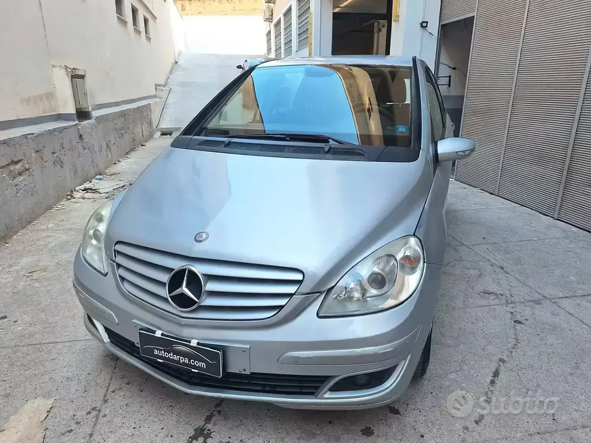 Usata Mercedes B180 Chrome 109 CV (80 kW) 2006 Grigio Monovolume