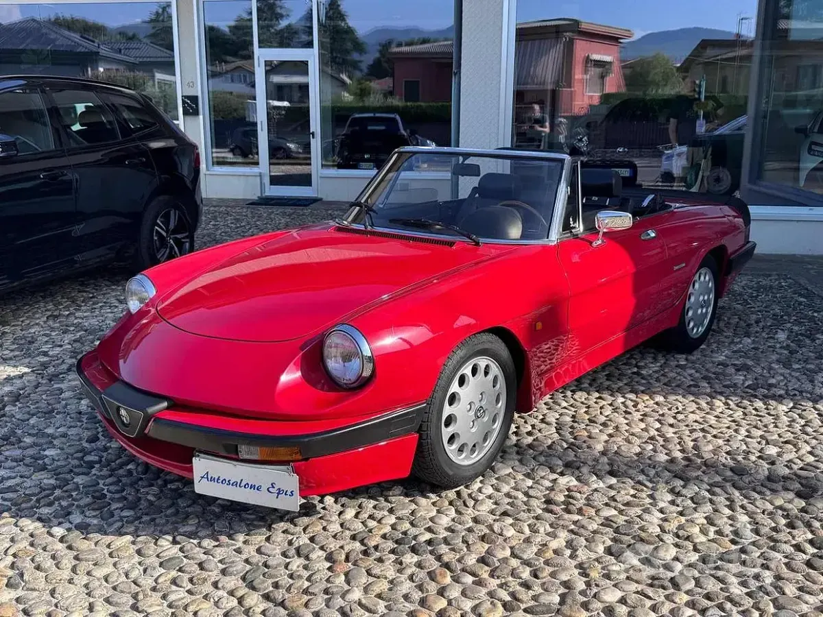 Usata Alfa Romeo Spider 125 CV (91 kW) 1987 Rosso Cabrio