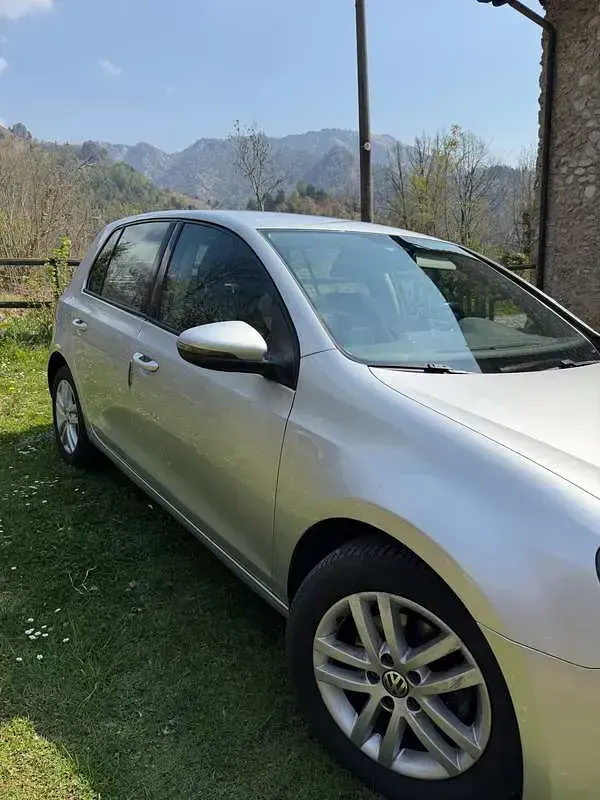 Usata VW Golf VII Comfortline 105 CV (77 kW) 2012 Argento Berlina