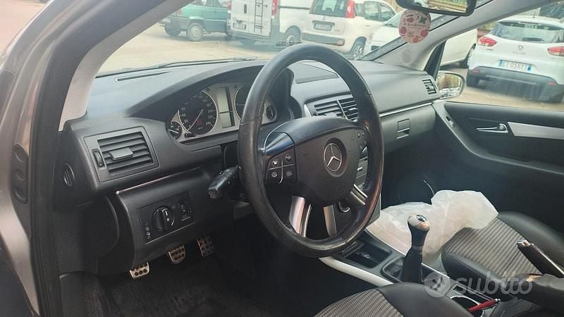 Usata Mercedes B180 109 CV (80 kW) 2007 Grigio Monovolume