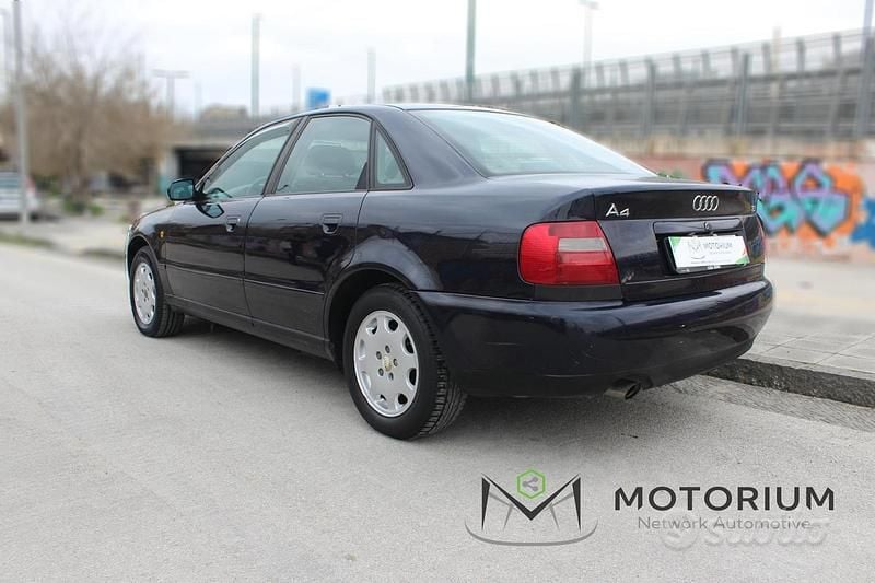 Usata Audi A4 125 CV (91 kW) 1998 Blu Berlina