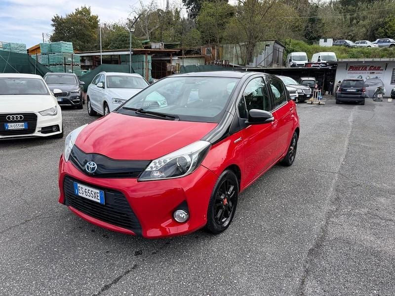 Usata Toyota Yaris Hybrid Lounge 74 CV (54 kW) 2013 Rosso Berlina
