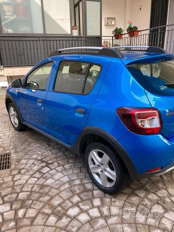Usata Dacia Sandero Prestige 90 CV (66 kW) 2013 Blu Berlina