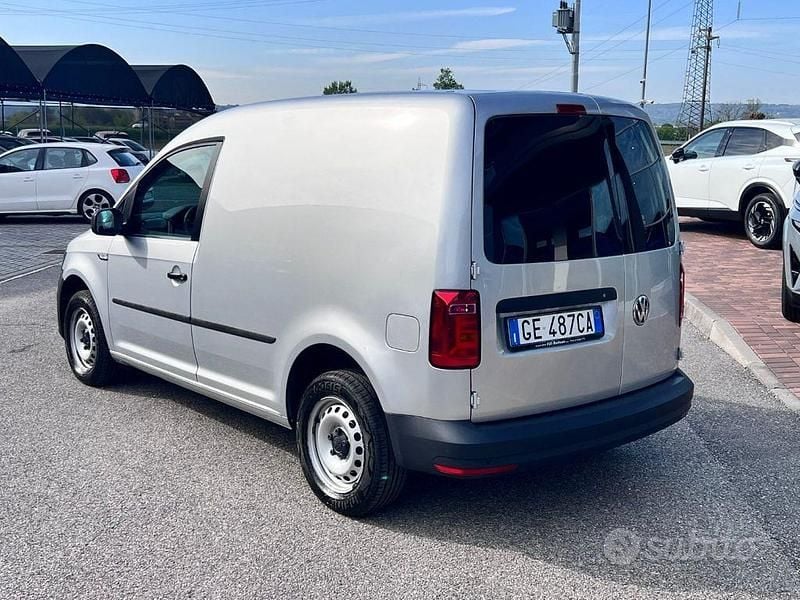 Usata VW Caddy Business 102 CV (75 kW) 2021 Grigio Monovolume