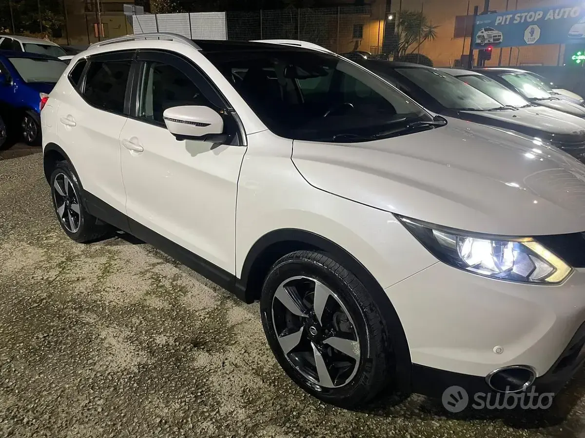 Usata Nissan Qashqai Tekna 131 CV (96 kW) 2015 Bianco SUV