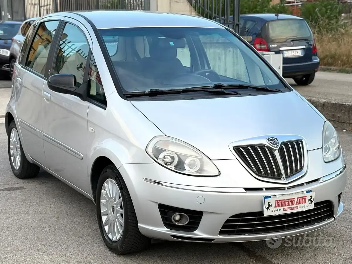 Usata Lancia Musa 77 CV (56 kW) 2012 Grigio Monovolume