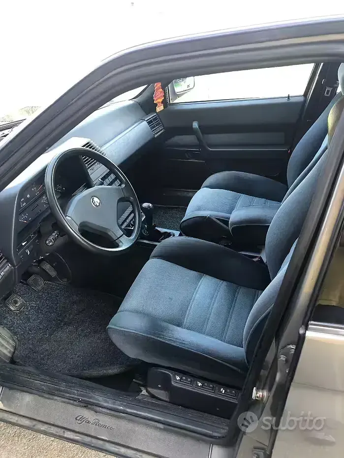 Usata Alfa Romeo 164 145 CV (106 kW) 1989 Grigio Berlina
