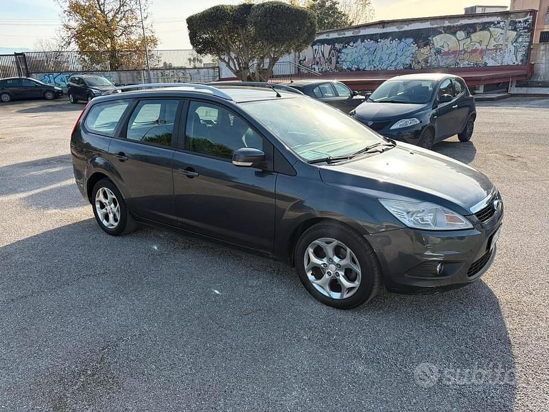 Usata Ford Focus 90 CV (66 kW) 2009 Grigio Station wagon