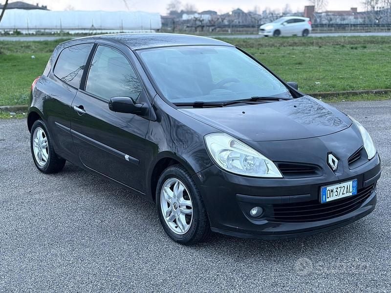 Usata Renault Clio II LE 75 CV (55 kW) 2008 Nero Berlina
