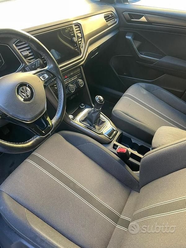 Usata VW T-Roc 150 CV (110 kW) 2018 Grigio SUV