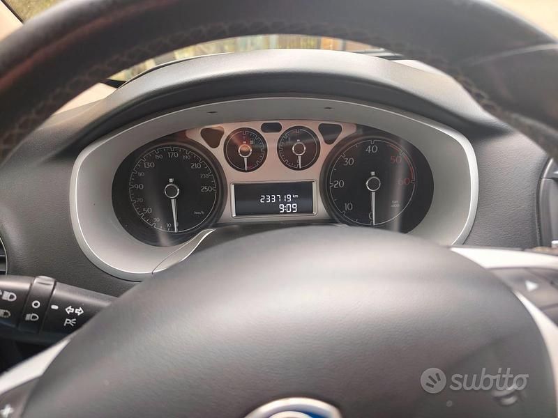 Usata Lancia Delta 120 CV (88 kW) 2012 Nero Utilitaria