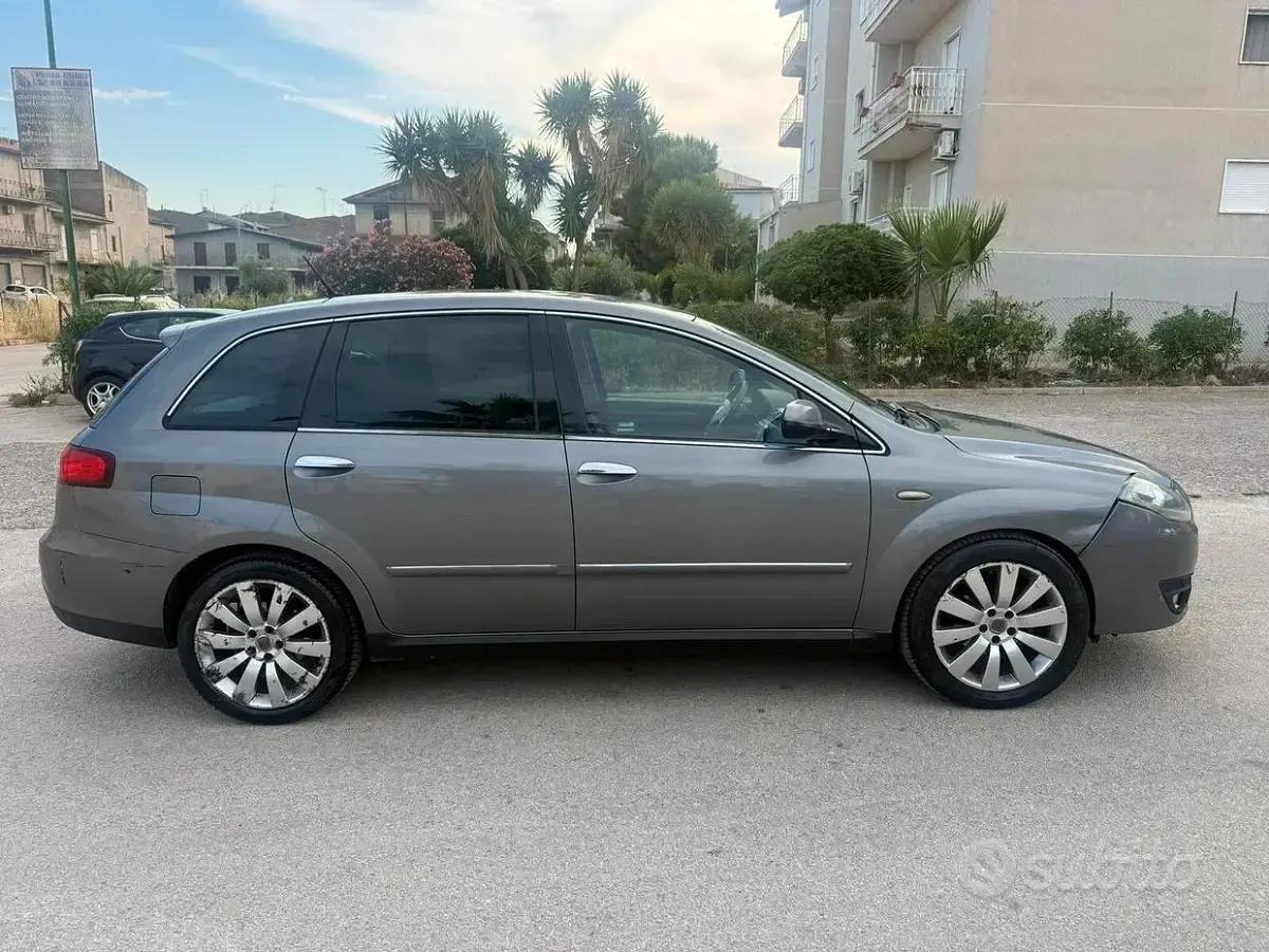 Usata Fiat Croma Emotion 150 CV (110 kW) 2009 Beige Station wagon