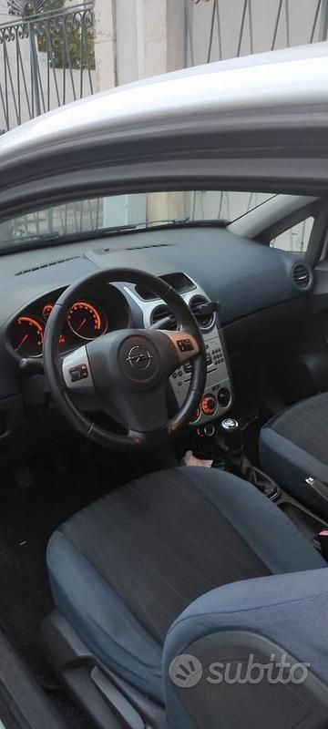 Usata Opel Corsa Sport 75 CV (55 kW) 2010 Utilitaria