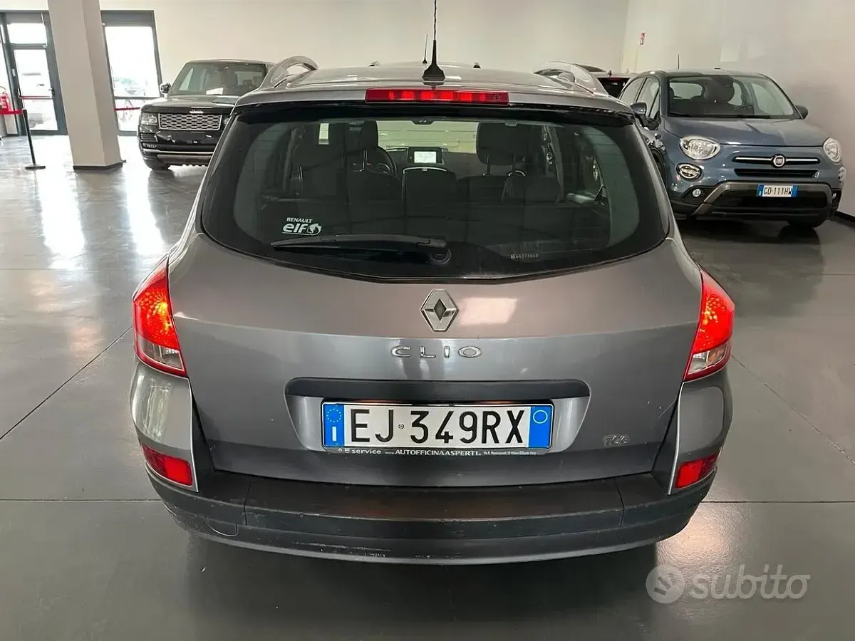 Usata Renault Clio Dynamique 103 CV (75 kW) 2011 Grigio Station wagon