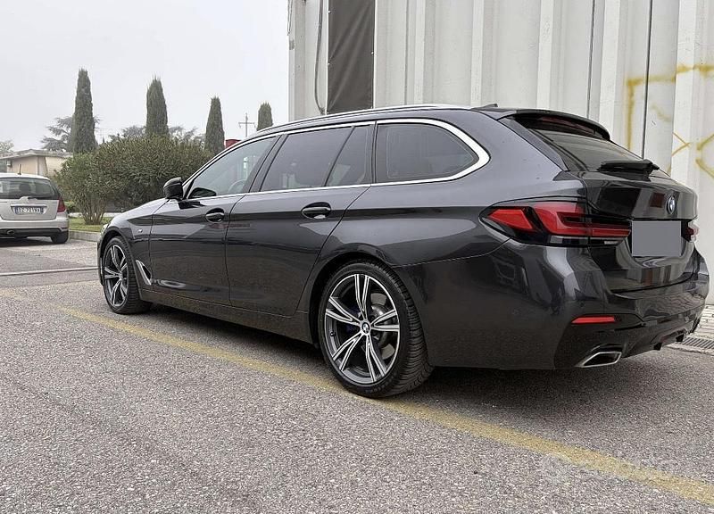 Begagnad BMW 520 Efficient Dynamics 2022 Grå Kombi