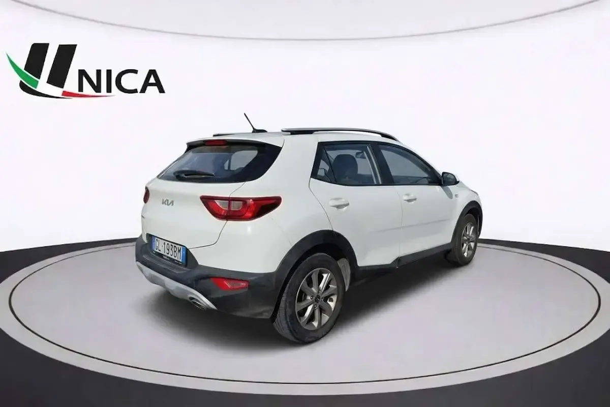 Usata Kia Stonic Urban 82 CV (60 kW) 2022 Clear white SUV