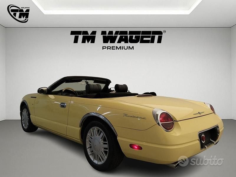 Begagnad Ford Thunderbird 257 HK (189 kW) 2006 Gul Cab