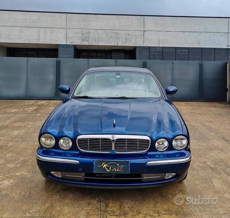 Usata Jaguar XJ8 258 CV (189 kW) 2003 Blu Berlina