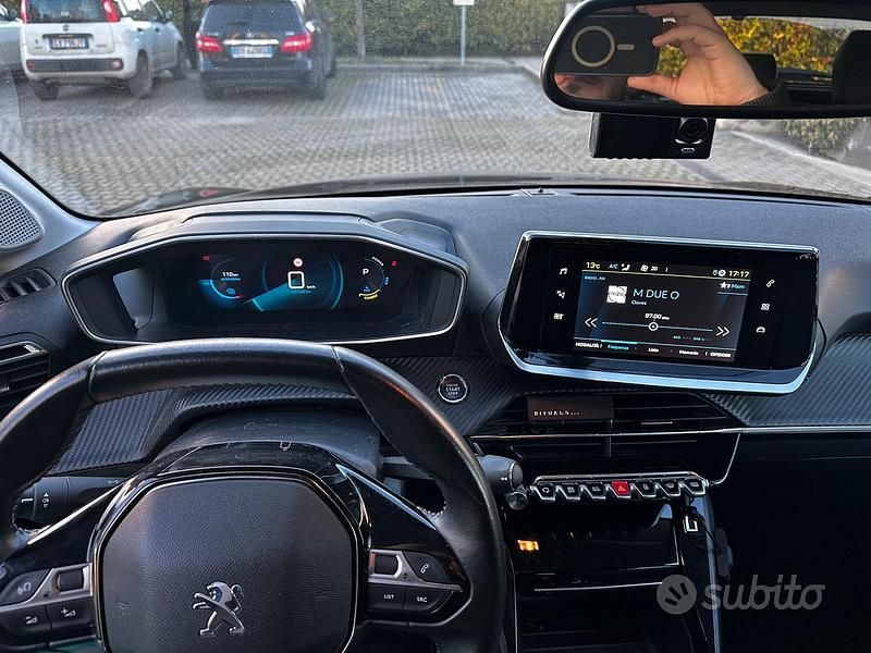 Usata Peugeot 208 Allure 100 kW (136 CV) 2021 Nero Utilitaria