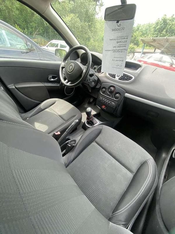 Usata Renault Clio III Luxe 75 CV (55 kW) 2005 Argento Berlina