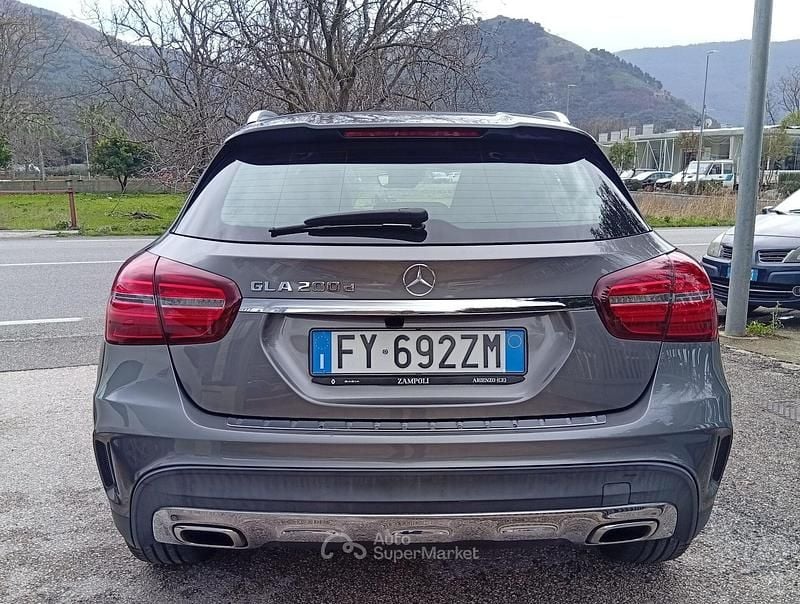 Usata Mercedes GLA200 Premium 136 CV (100 kW) 2019 Gray SUV