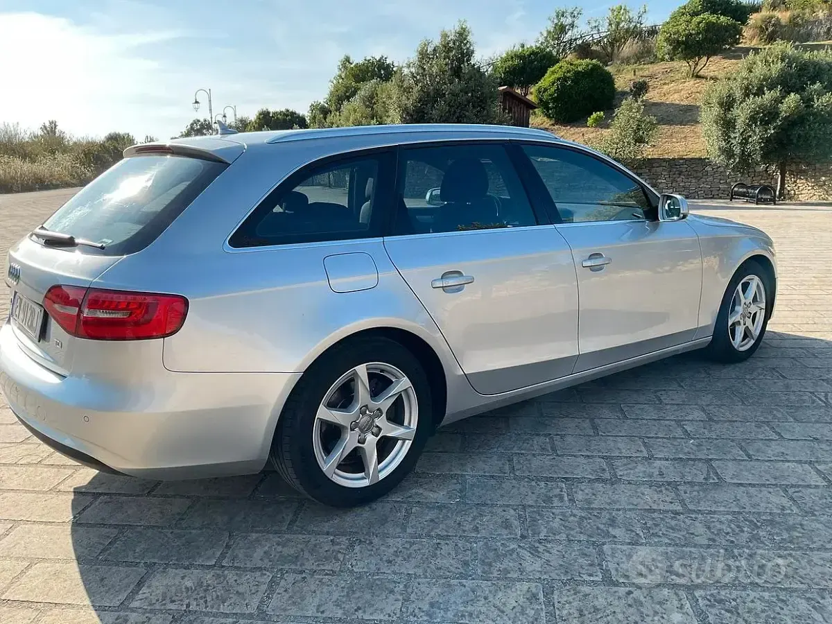 Usata Audi A4 143 CV (105 kW) 2012 Grigio Berlina
