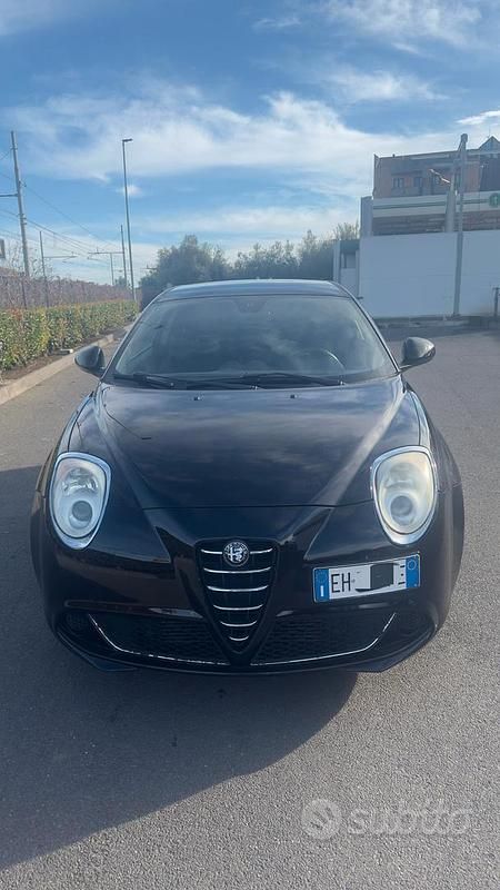 Nero Usata 2011 Alfa Romeo MiTo Due volumi | 3800 € (Buon prezzo) - Immagine 1/3