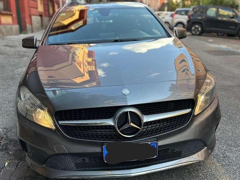 Usata Mercedes A180 Premium 109 CV (80 kW) 2016 Grigio Berlina