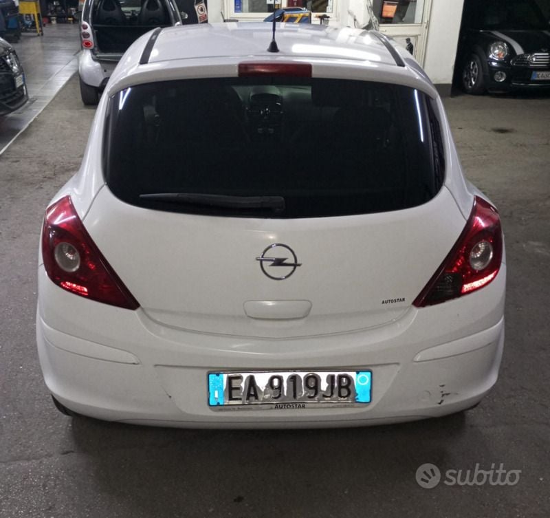 Usata Opel Corsa 80 CV (58 kW) 2010 Bianco Utilitaria