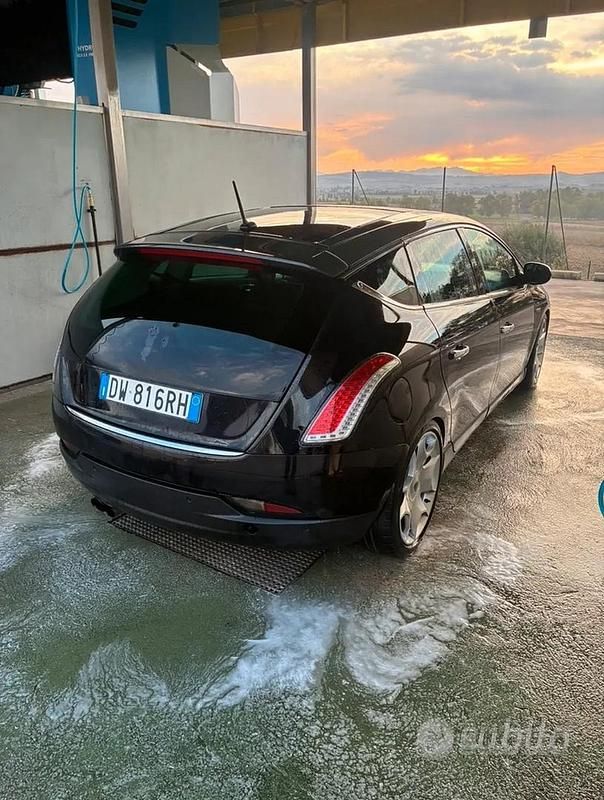 Usata Lancia Delta 270 CV (198 kW) 2009 Nero Utilitaria