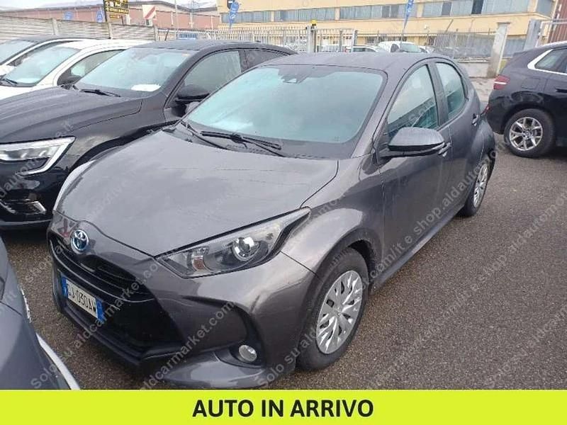 Grigio Usata 2022 Toyota Yaris Hybrid Business Edition Tre volumi | 16.400 € (Buon prezzo) - Immagine 1/4
