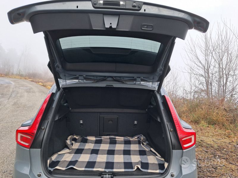 Usata Volvo XC40 150 CV (110 kW) 2019 Grigio SUV