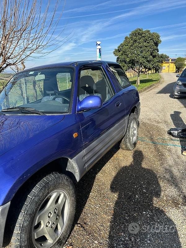 Blu Usata 1999 Toyota RAV4 SUV | 4500 € (Super prezzo) - Immagine 1/4